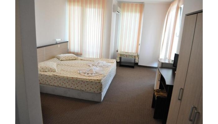 St. George Apartments poza 2