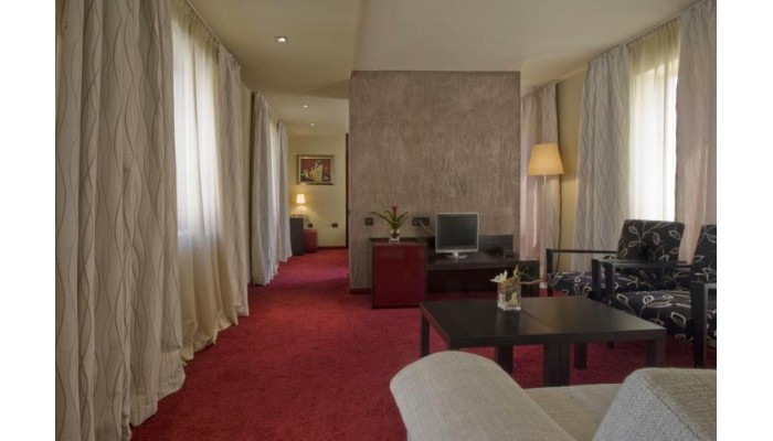 Hotel Famous House poza 4