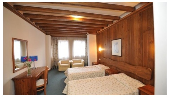 Hotel Razlog poza 11