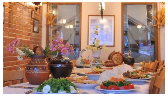 Hotel Razlog poza 17