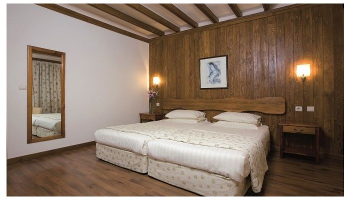 Hotel Razlog poza 12