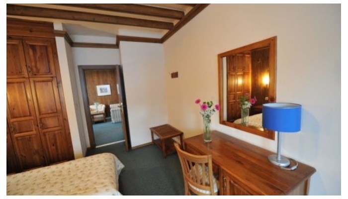 Hotel Razlog poza 3
