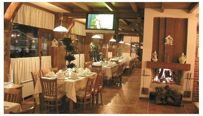 Hotel Razlog poza 28