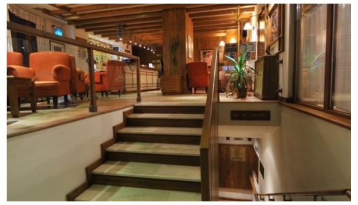 Hotel Razlog poza 18