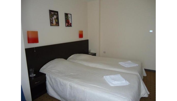 Tropics Hotel poza 3