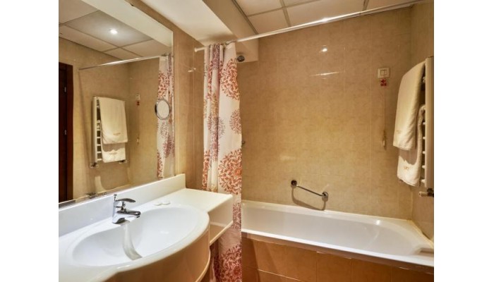 Yantra Grand Hotel poza 5